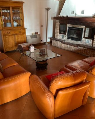 Salotto vera pelle marrone con tre pezzi