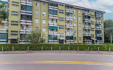 AMPIO TRILOCALE CON BOX!