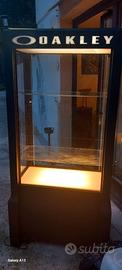 Espositore del marchio oakley