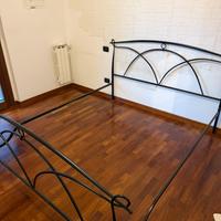 Struttura letto matrimoniale in ferro battuto