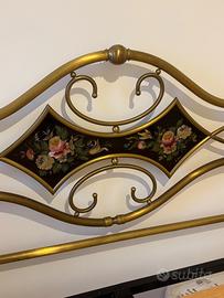 Letto in ottone decorato
