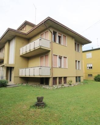 Villa di 360 m² con più di 5 locali e box auto dop