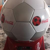 Mini frigo Coca-Cola a forma di pallone da calcio!
