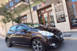 Peugeot 208 1.4 HDi 68CV ALLURE NAVI