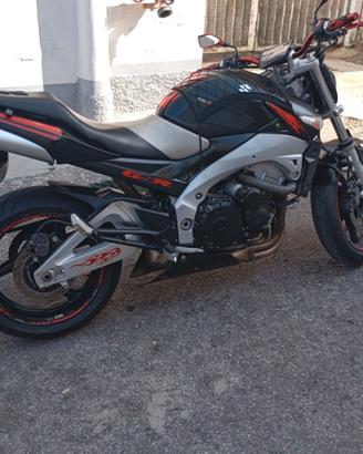 Suzuki gsr 600 