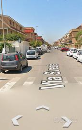 Pomezia trilocale con balcone e posto auto