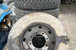 Set 6 gomme 11 R22.5 + 1 gomma scorta, USATE