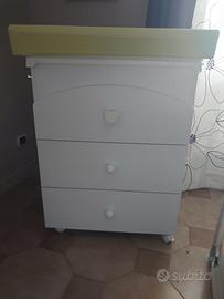 cassettiera-fasciatoio con vasca per bagno neonati
