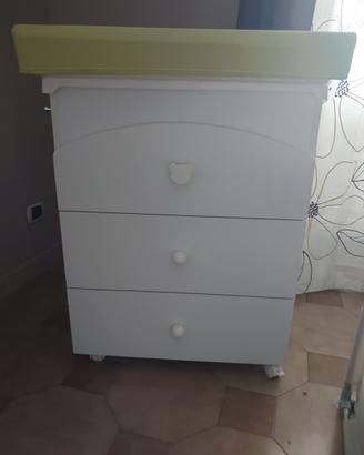 cassettiera-fasciatoio con vasca per bagno neonati