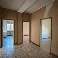 105mq DA RISTRUTTURARE, Garage e cantina