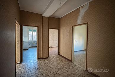 105mq DA RISTRUTTURARE, Garage e cantina