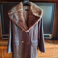 elegante capotto in pelle 