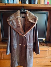 elegante capotto in pelle 