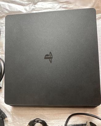 PlayStation 4 con giochi e cavi completi