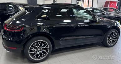 PORSCHE MACAN NERA BENZINA