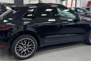 PORSCHE MACAN NERA BENZINA