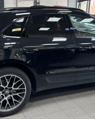 PORSCHE MACAN NERA BENZINA