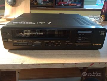 Videoregistratore Toshiba vintage a valigetta 