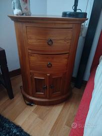 due comodini in legno