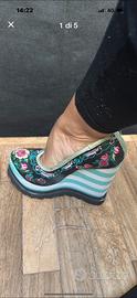 scarpe con plateau decorato