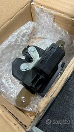 Serratura cofano posteriore