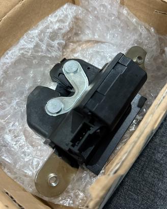 Serratura cofano posteriore