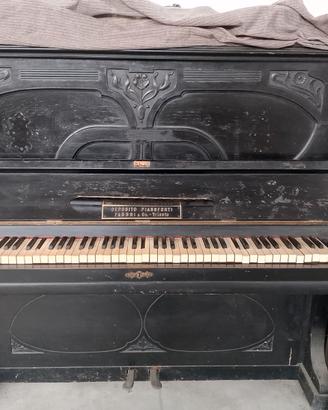 Pianoforte più di 100 anni.