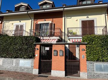VILLA A SCHIERA A SAN MAURIZIO CANAVESE