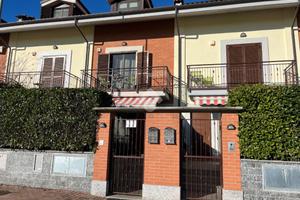 VILLA A SCHIERA A SAN MAURIZIO CANAVESE