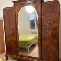 Armadio toeletta comodini stile Chippendale