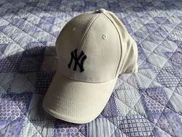 Berretto New York Yankees (bianco con logo nero)