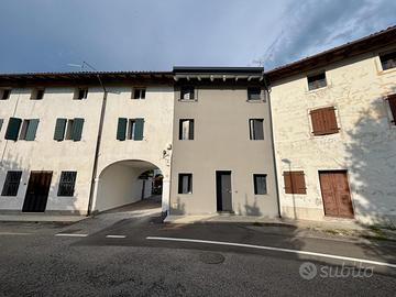 VILLA A SCHIERA BICAMERE: stile, calore e intim...