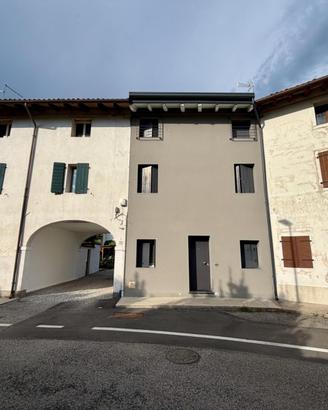 VILLA A SCHIERA BICAMERE: stile, calore e intim...