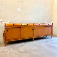 Mobile credenza anni 60 in stile nordico.