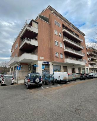 Talenti - locale commerciale con due vetrine Roma