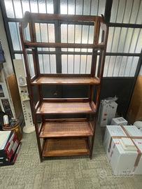 Libreria in noce e ripiani in bambù