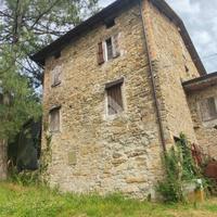 CASA SEMINDIPENDENTE A CARPINETI
