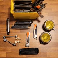 Fanali, frecce a bacchetta e serratura casetto