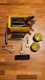 Fanali, frecce a bacchetta e serratura casetto