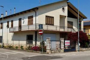Villa di 360 m² con 5 locali e box auto doppio a L