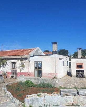 Rustico / Casale di 110 m² con 3 locali a Noci