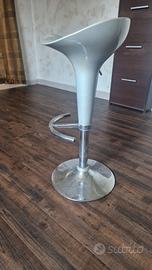 sgabello regolabile moderno