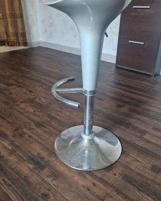 sgabello regolabile moderno