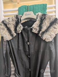 Cappotto nero in camoscio e pelliccia