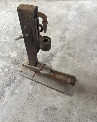 Tappatrice a colonna in legno vintage
