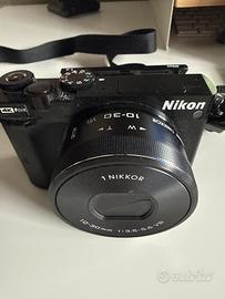 Nikon 1 J5 + Obiettivo 10-30mm f/3.5-5.6 VR