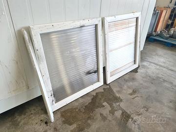 2 finestre fisse con plastica alveolare usate