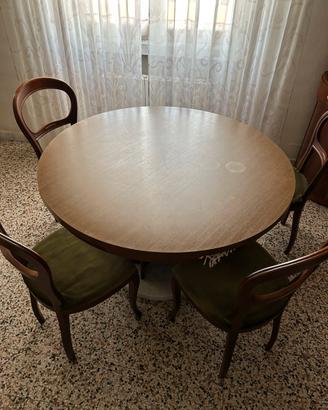 Tavolo antico rotondo corredato di 4 sedie