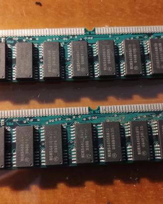 RAM PC: 2 x 4Mb Motorola SCM32130USH70 72-pin SIMM