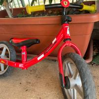 Bici senza pedali rossa